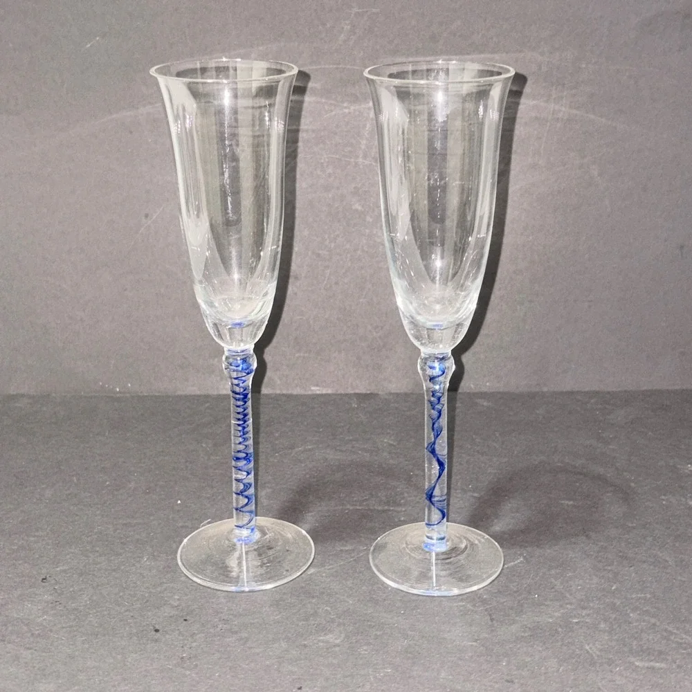 Unbranded champagne flutes